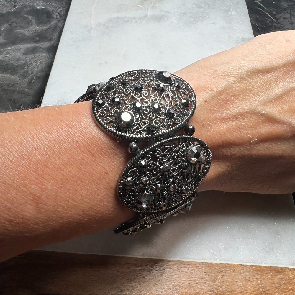 Gun metal tone oval stretch black rhinestone bracelet